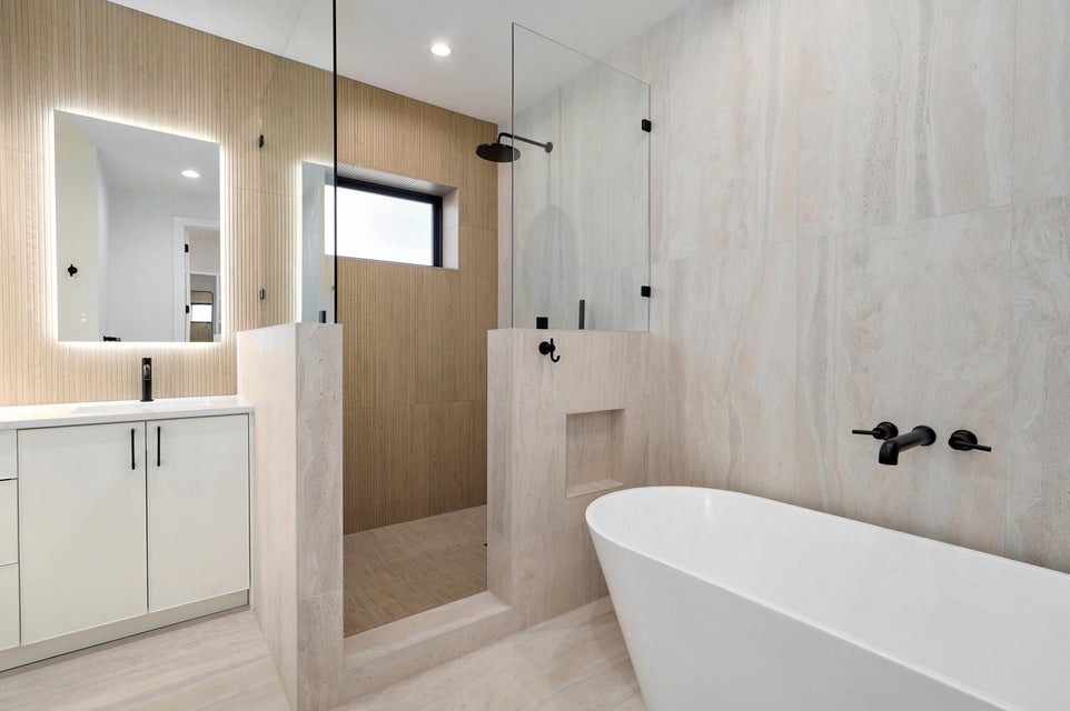 Luxury kitchen cabinetry installation - 417 Build